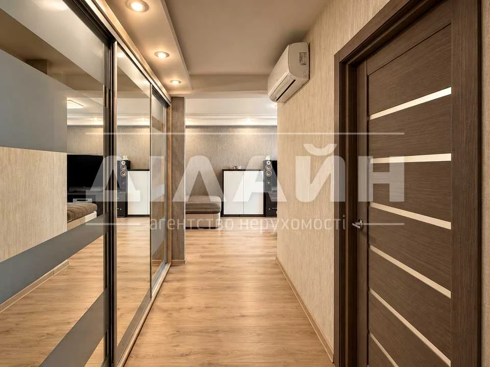 Apartment. Yuliivsky Avenue, Zaporizhzhia