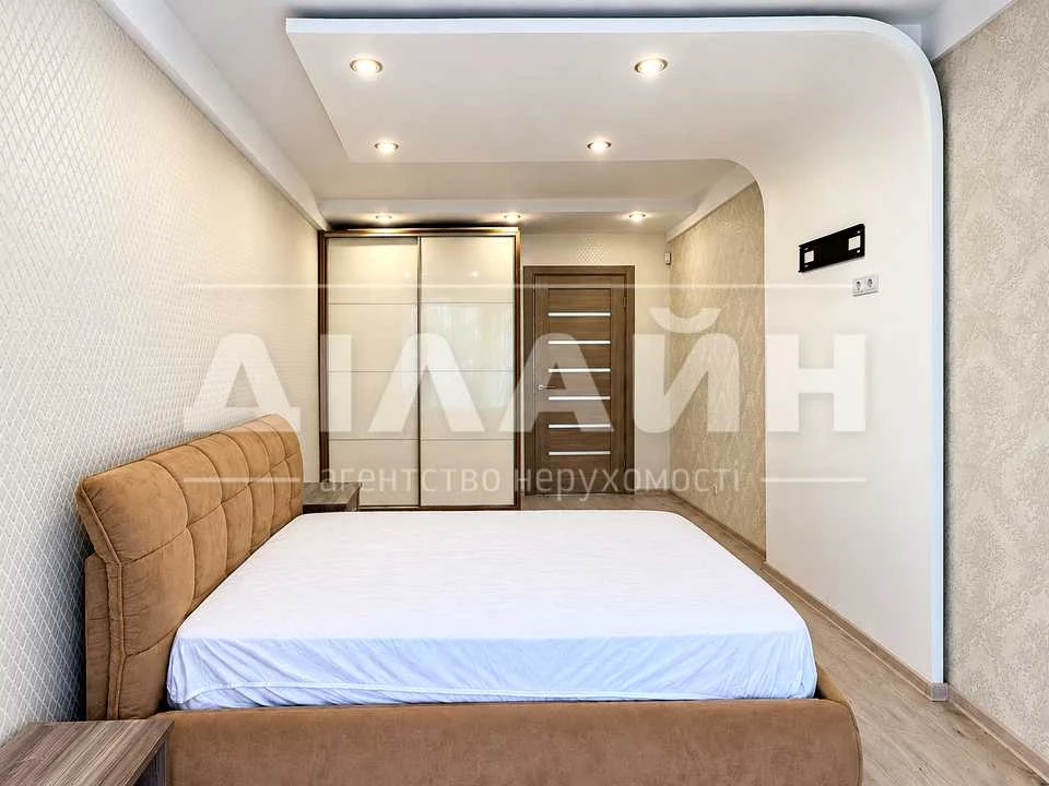 Apartment. Yuliivsky Avenue, Zaporizhzhia