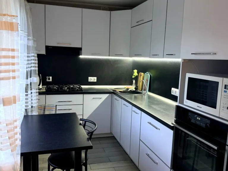 Selling 3-room apartment 66.7 sq.m, 1st floor