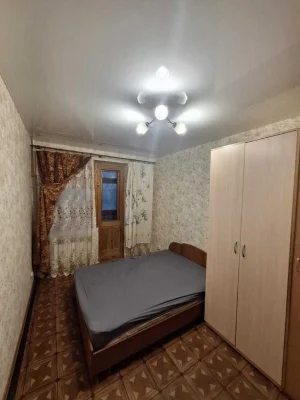 Urgent sale of 4-room apartment at 5 Dmitrievskaya Street.