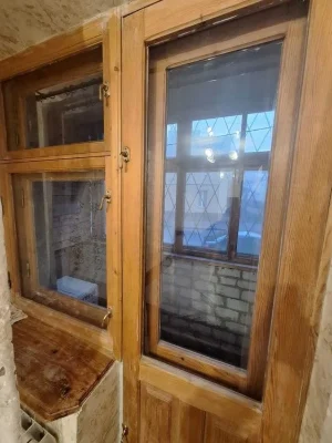 Urgent sale of 4-room apartment at 5 Dmitrievskaya Street.