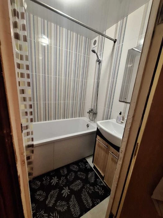 Urgent sale of 4-room apartment at 5 Dmitrievskaya Street.