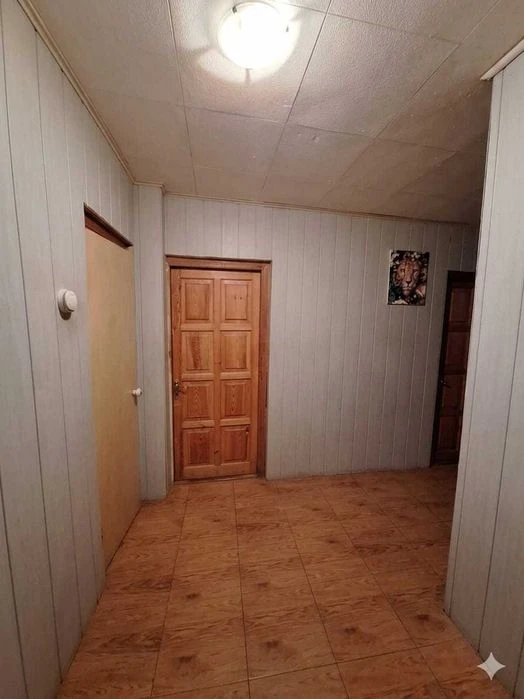 Urgent sale of 4-room apartment at 5 Dmitrievskaya Street.