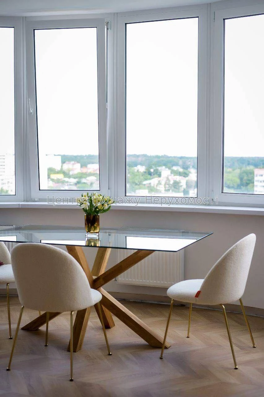 Sale of a 3-bedroom apartment in the ЖК Парковий Місто, Kyiv