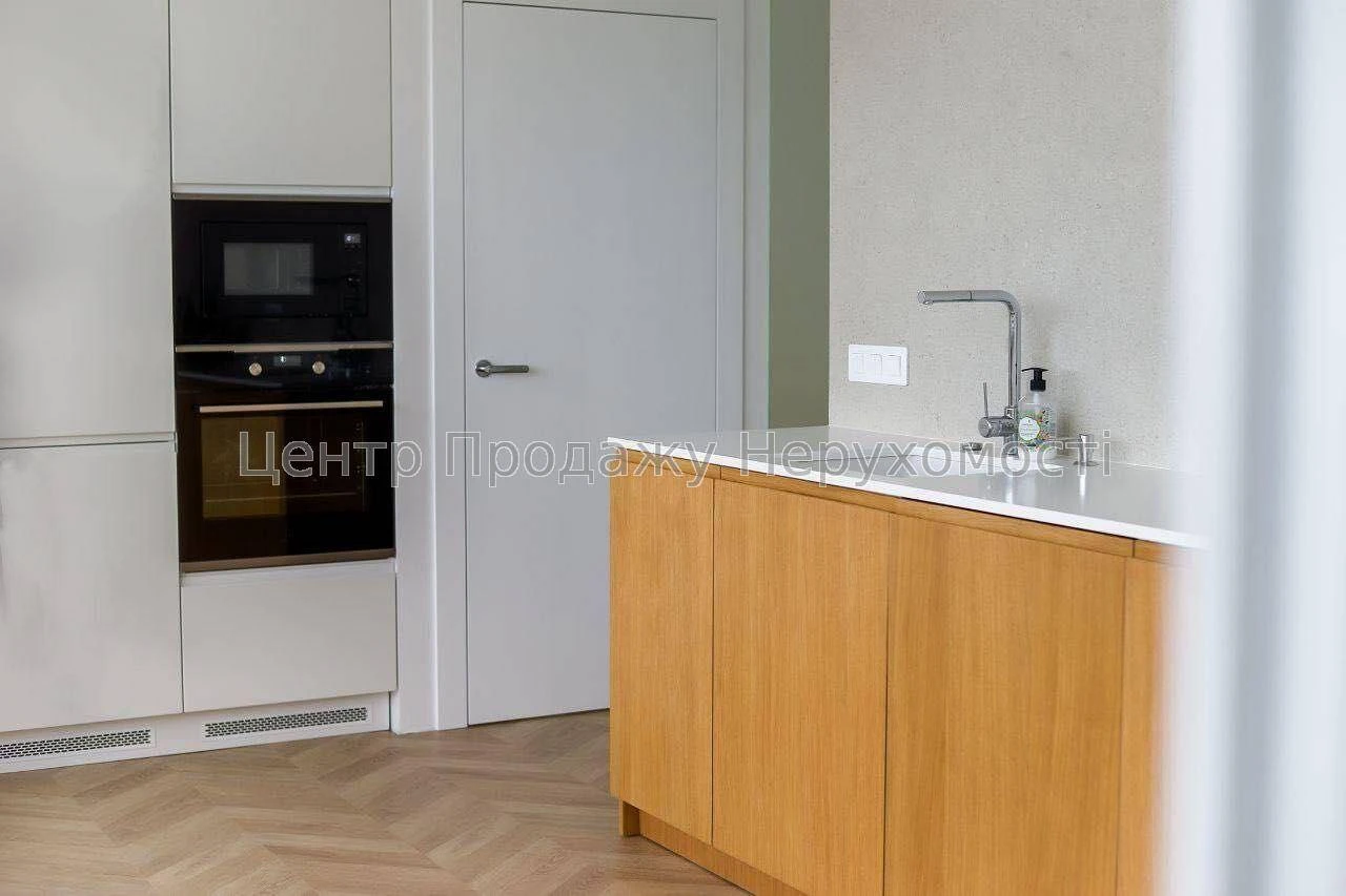 Sale of a 3-bedroom apartment in the ЖК Парковий Місто, Kyiv