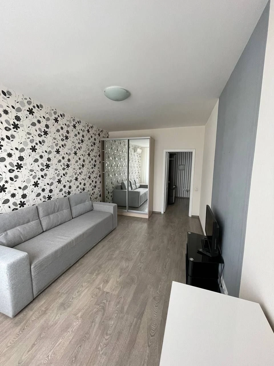 Sale of 1-room apartment on Urlivska Street, River Mall Shopping Center, Kyiv