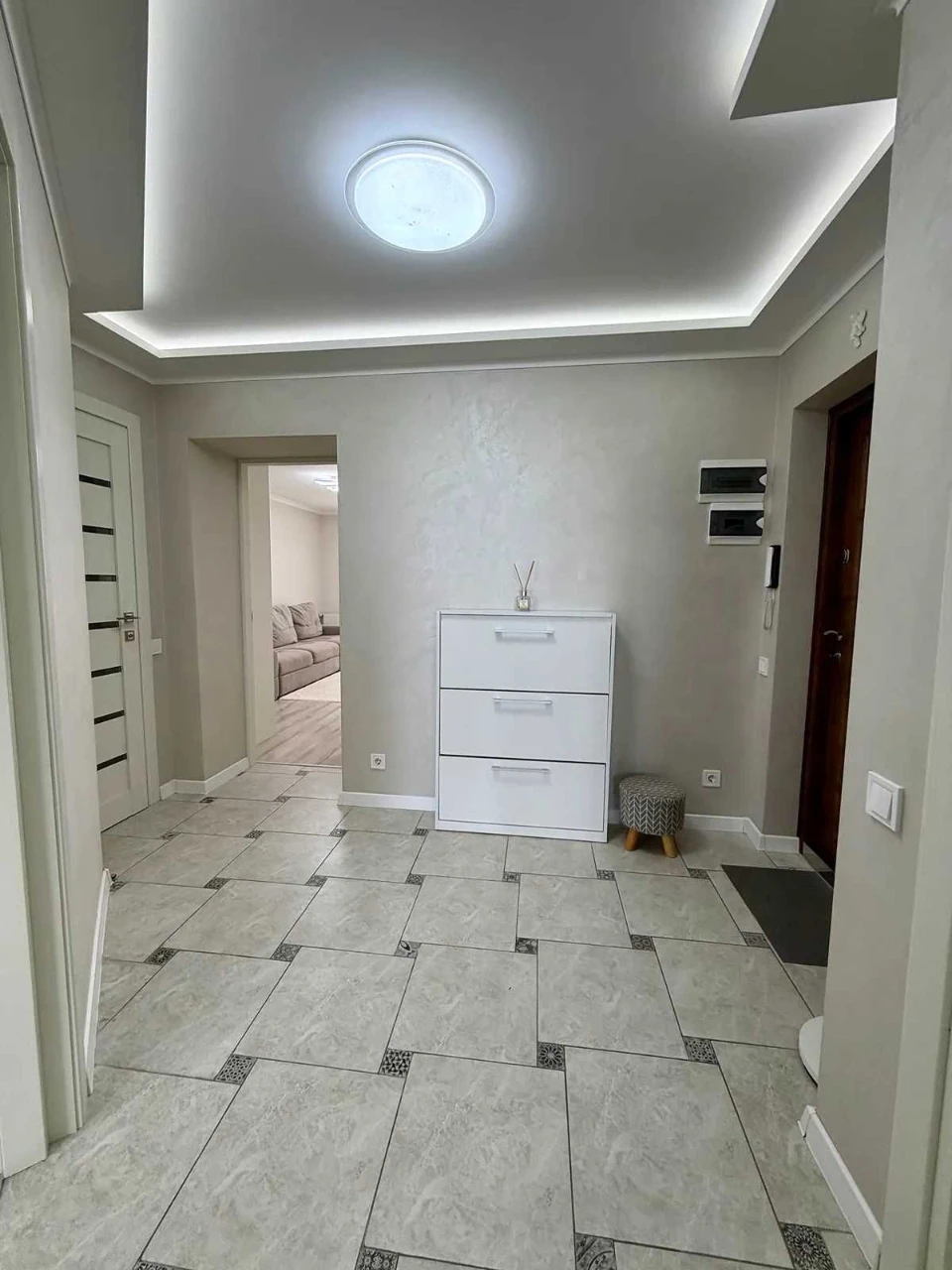 2-room 63+m² apartment with storage room on the 7th floor renovated and furnished