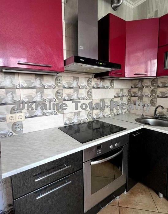 POZNYAKY! 3-room apartment with renovation! Urlivska Street 23