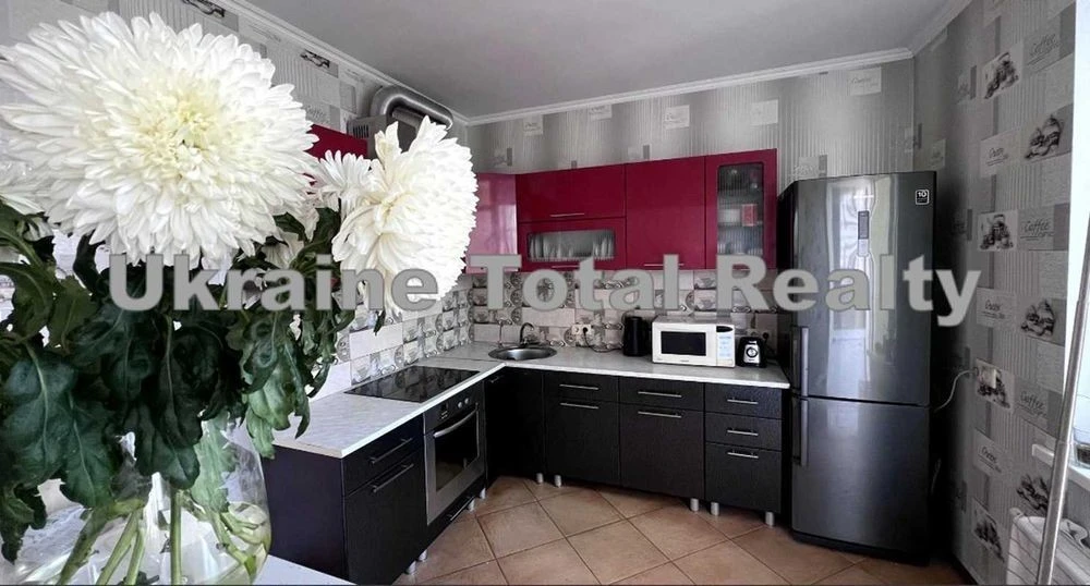 POZNYAKY! 3-room apartment with renovation! Urlivska Street 23
