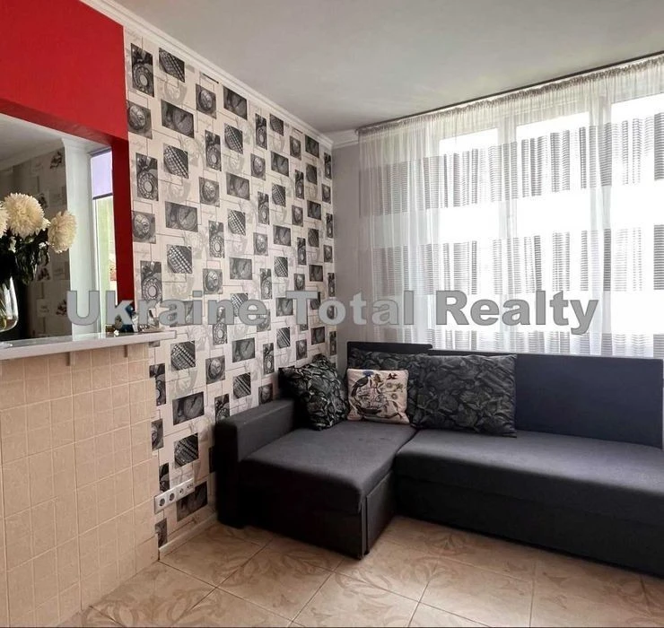 POZNYAKY! 3-room apartment with renovation! Urlivska Street 23