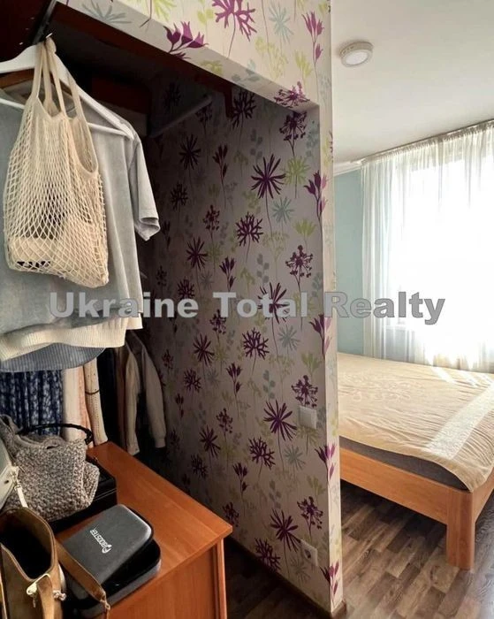 POZNYAKY! 3-room apartment with renovation! Urlivska Street 23
