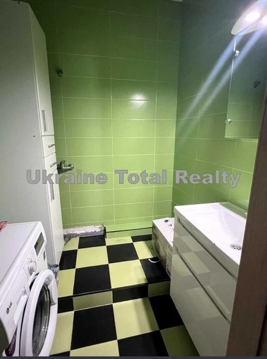 POZNYAKY! 3-room apartment with renovation! Urlivska Street 23