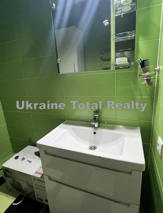 POZNYAKY! 3-room apartment with renovation! Urlivska Street 23
