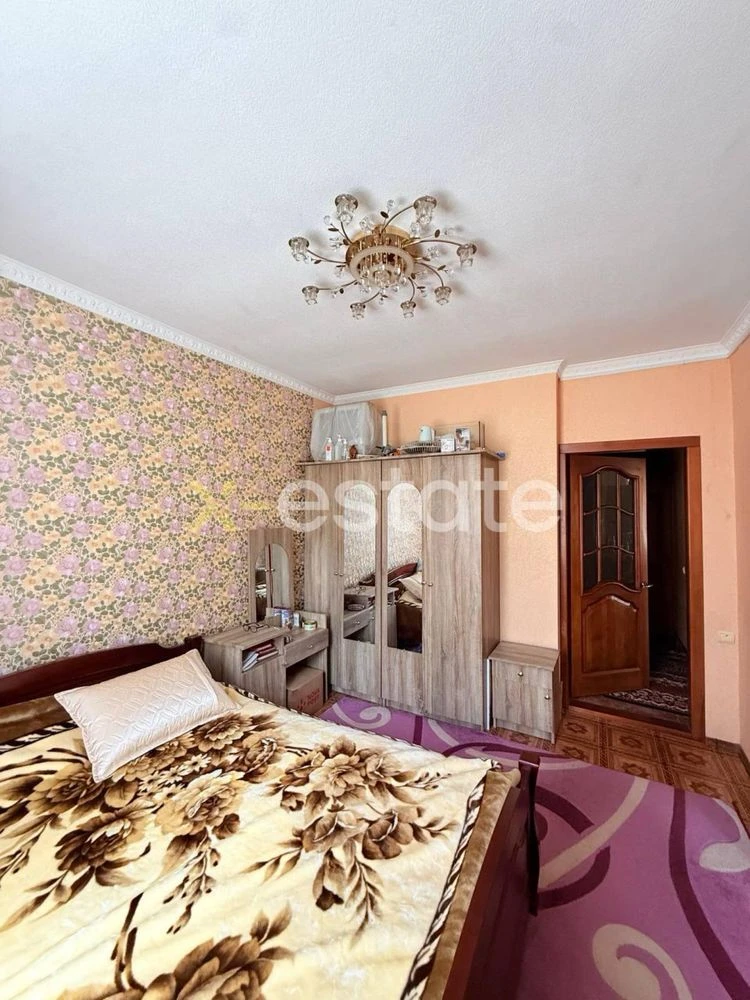 Sale of a two-room apartment, Vasylivsky street, residential area