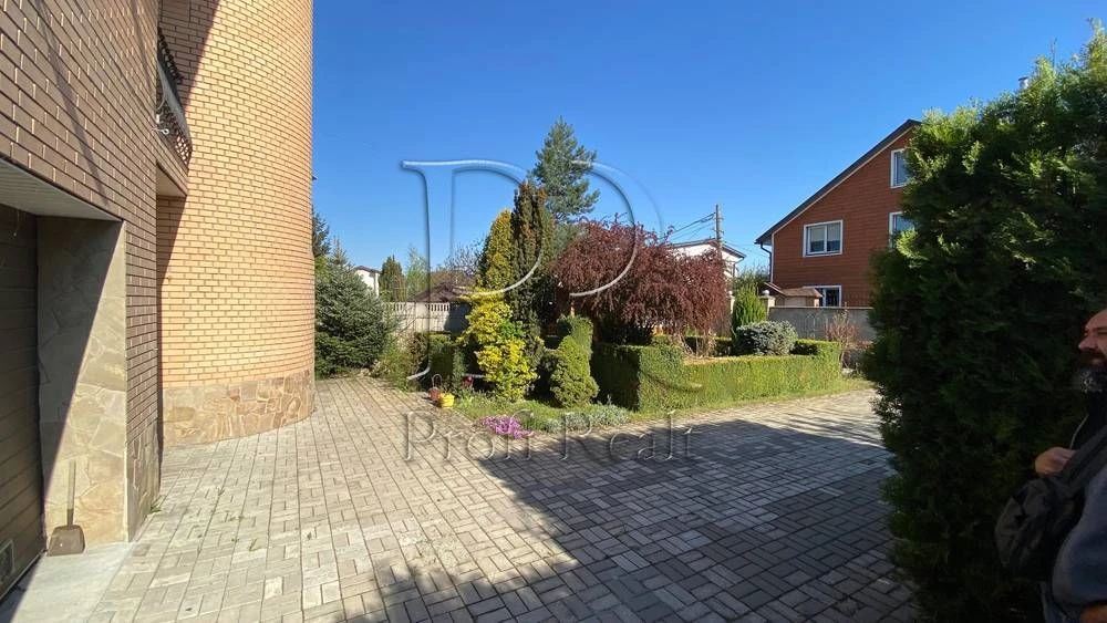 Rent of a 230 sq m house in Oskorki, within walking distance