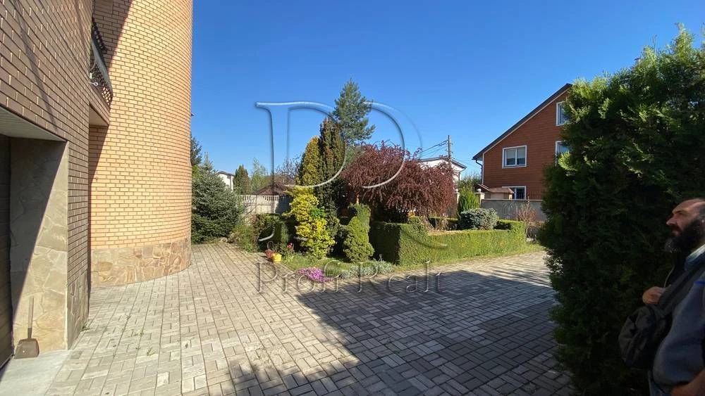 Rent of a 230 sq m house in Oskorki, within walking distance