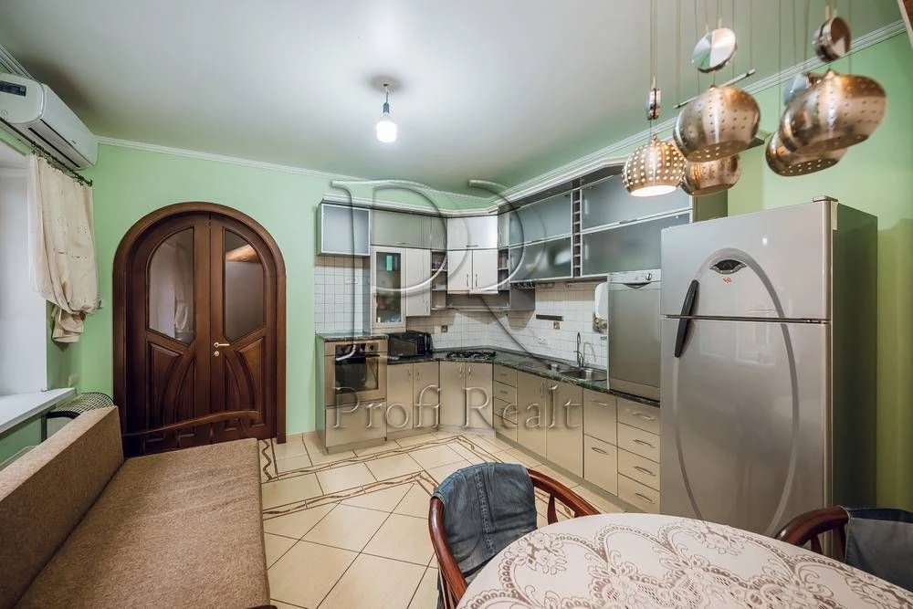 Rent of a 230 sq m house in Oskorki, within walking distance