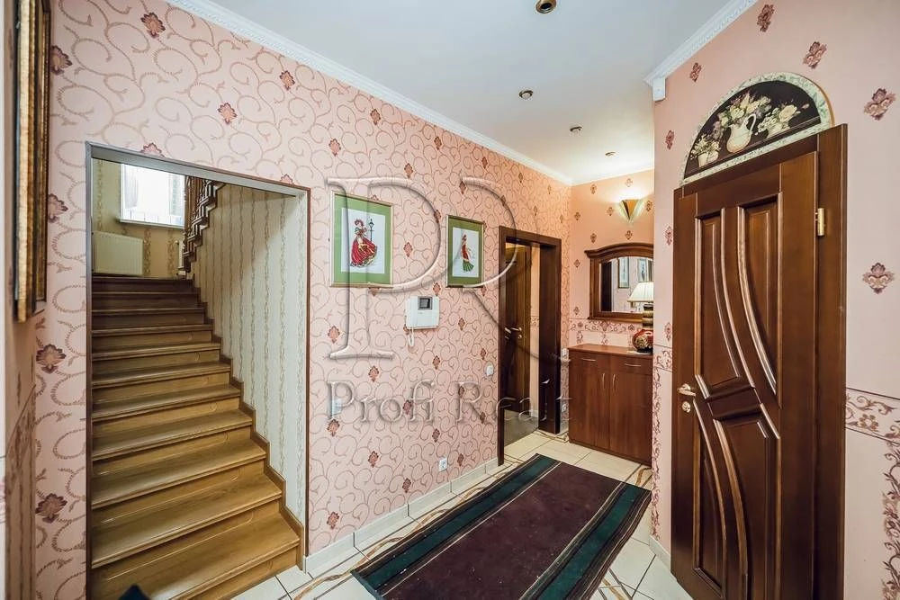 Rent of a 230 sq m house in Oskorki, within walking distance