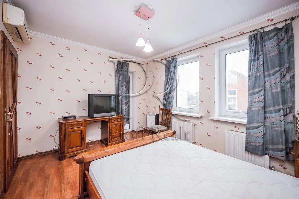 Rent of a 230 sq m house in Oskorki, within walking distance