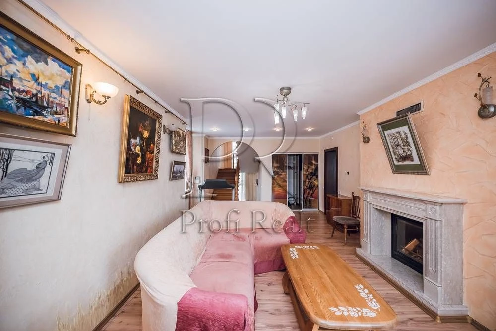 Rent of a 230 sq m house in Oskorki, within walking distance