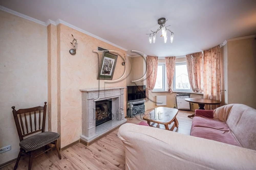 Rent of a 230 sq m house in Oskorki, within walking distance