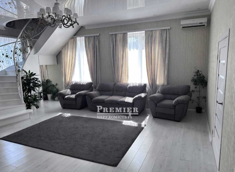 House for sale in the Golden Triangle with renovation.