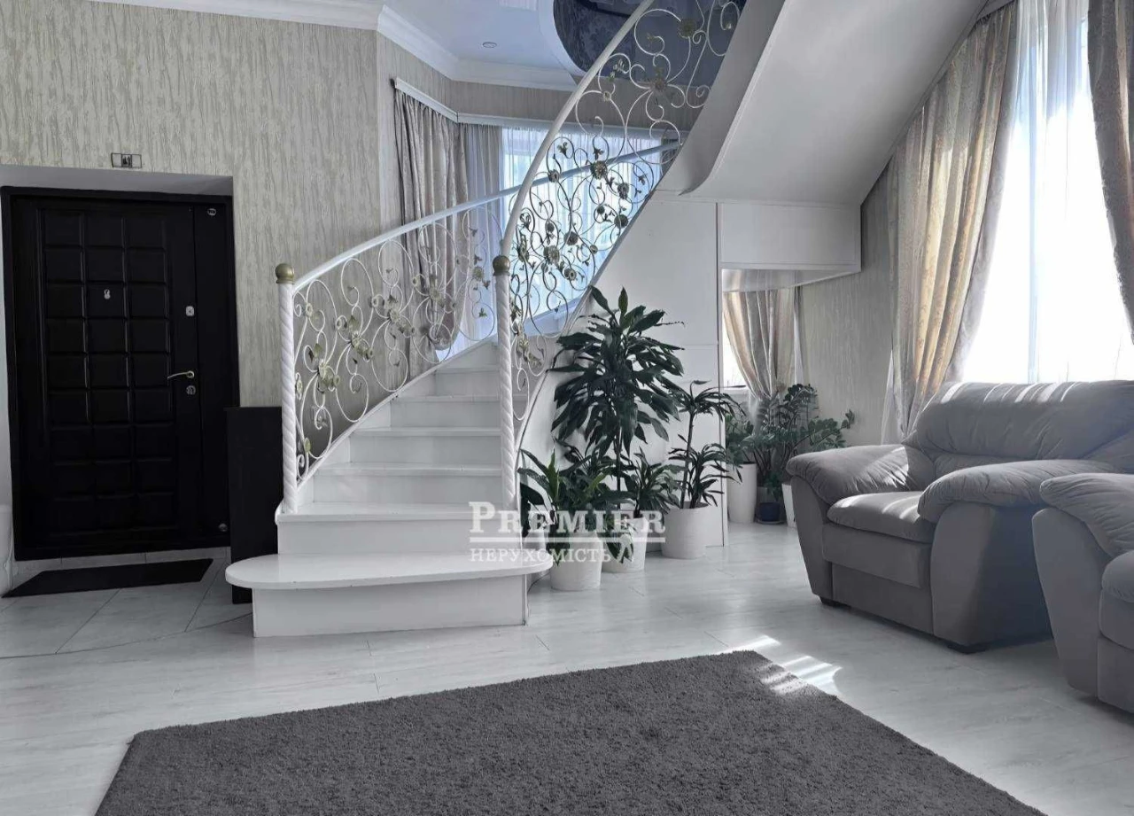 House for sale in the Golden Triangle with renovation.