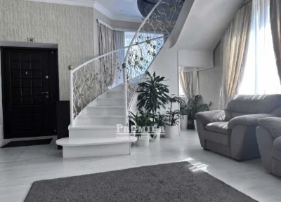 House for sale in the Golden Triangle with renovation.