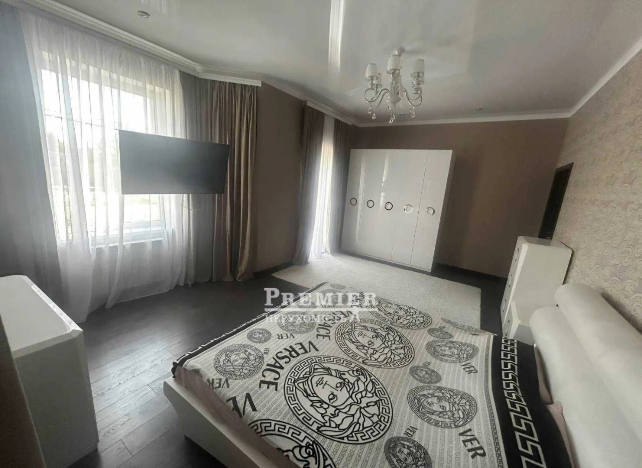 House for sale in the Golden Triangle with renovation.