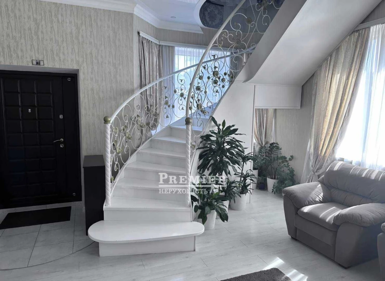 House for sale in the Golden Triangle with renovation.