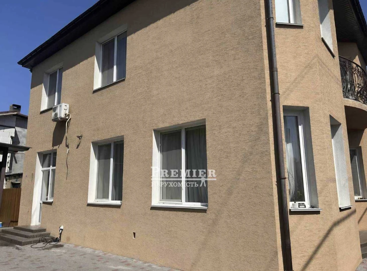 House for sale in the Golden Triangle with renovation.