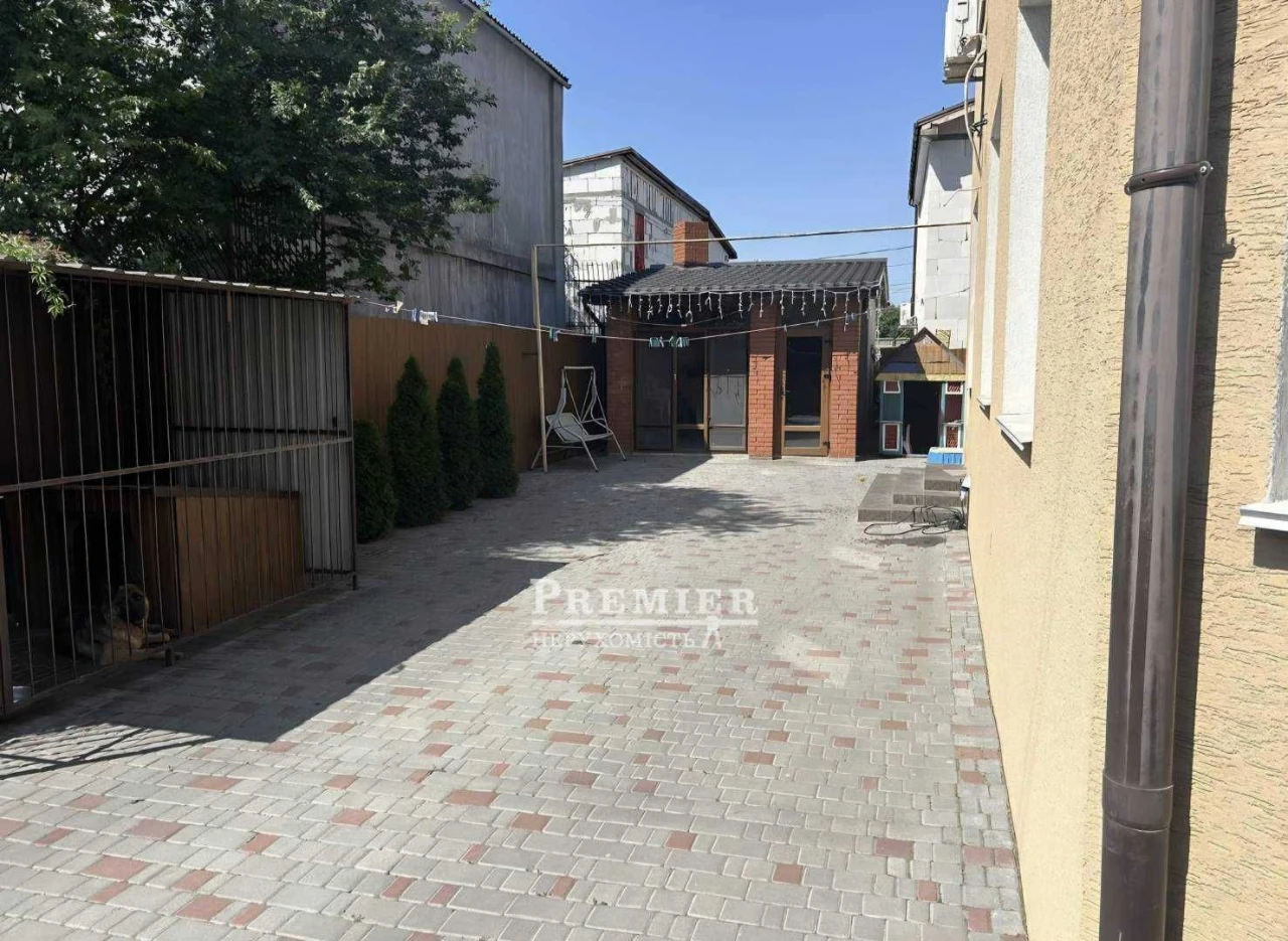 House for sale in the Golden Triangle with renovation.