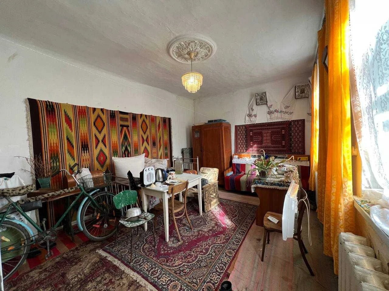 Part of a house on St. Sidorovsky. Center