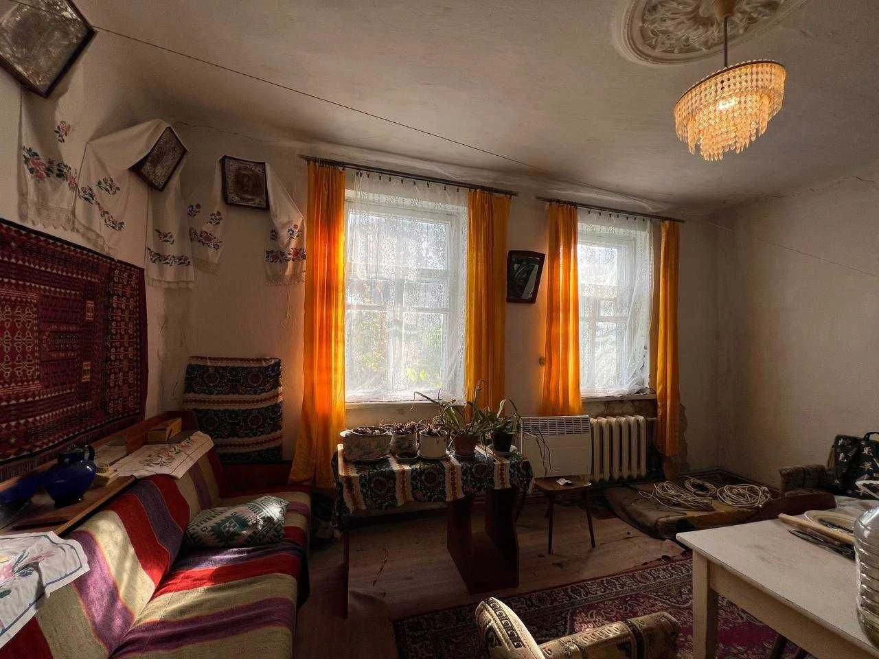 Part of a house on St. Sidorovsky. Center
