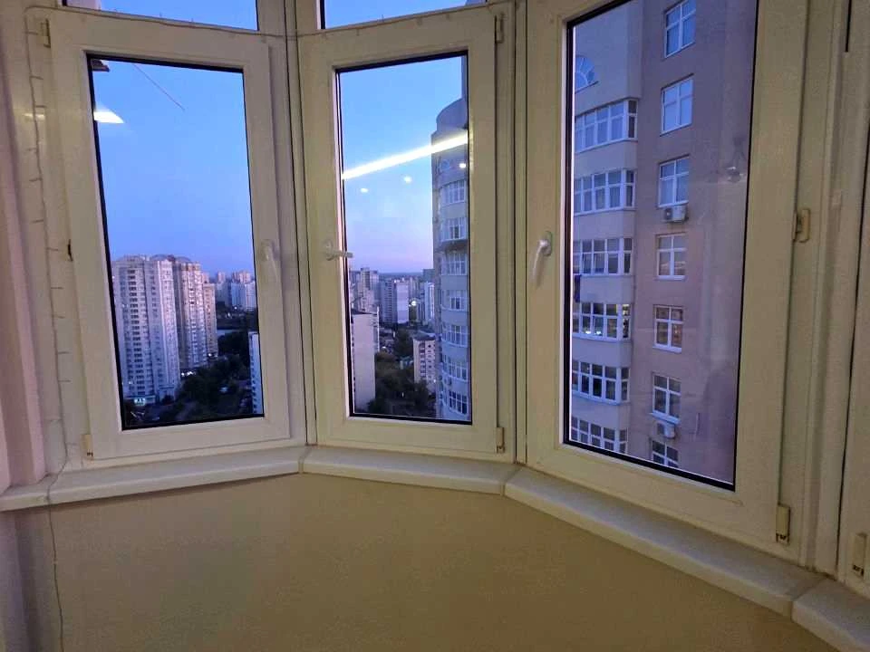 Apartment. Dragomannova st., Kyiv
