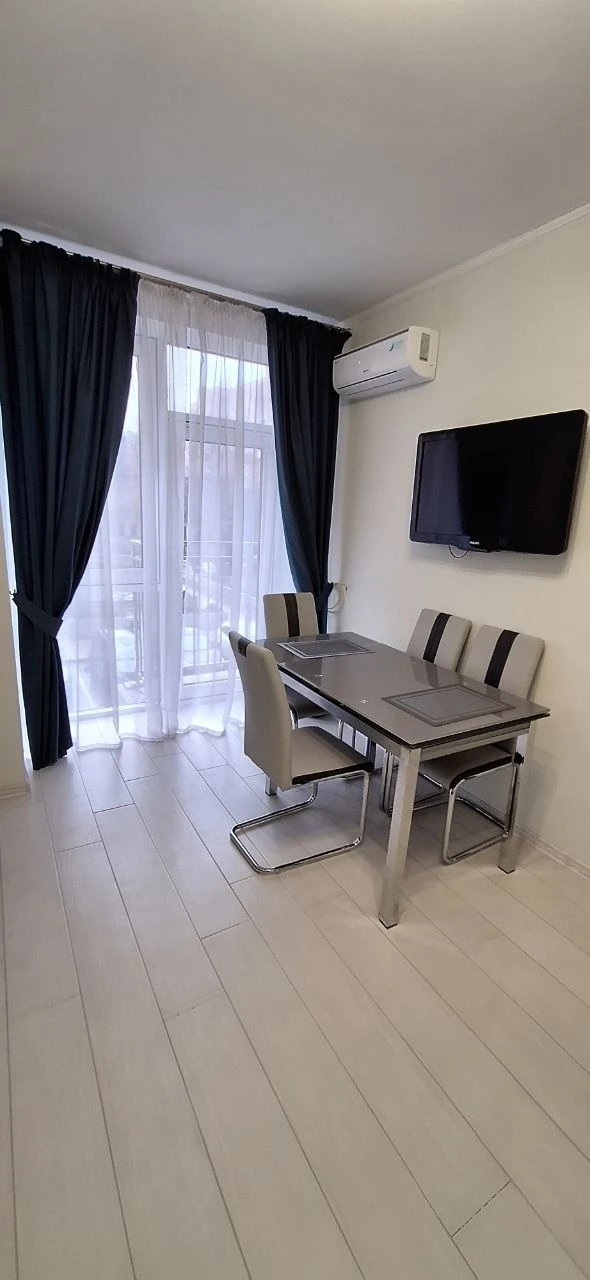 Urgent! 1-bedroom apartment for sale. 60 sq m, 2nd floor, Lipkivsky 37B