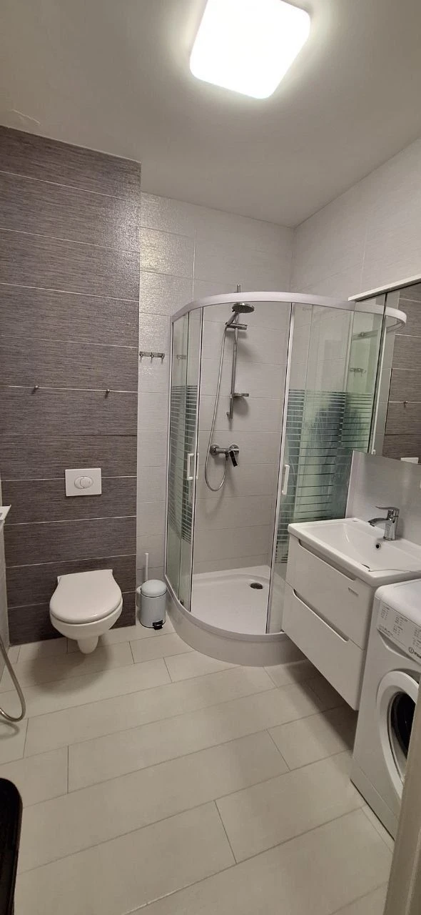 Urgent! 1-bedroom apartment for sale. 60 sq m, 2nd floor, Lipkivsky 37B