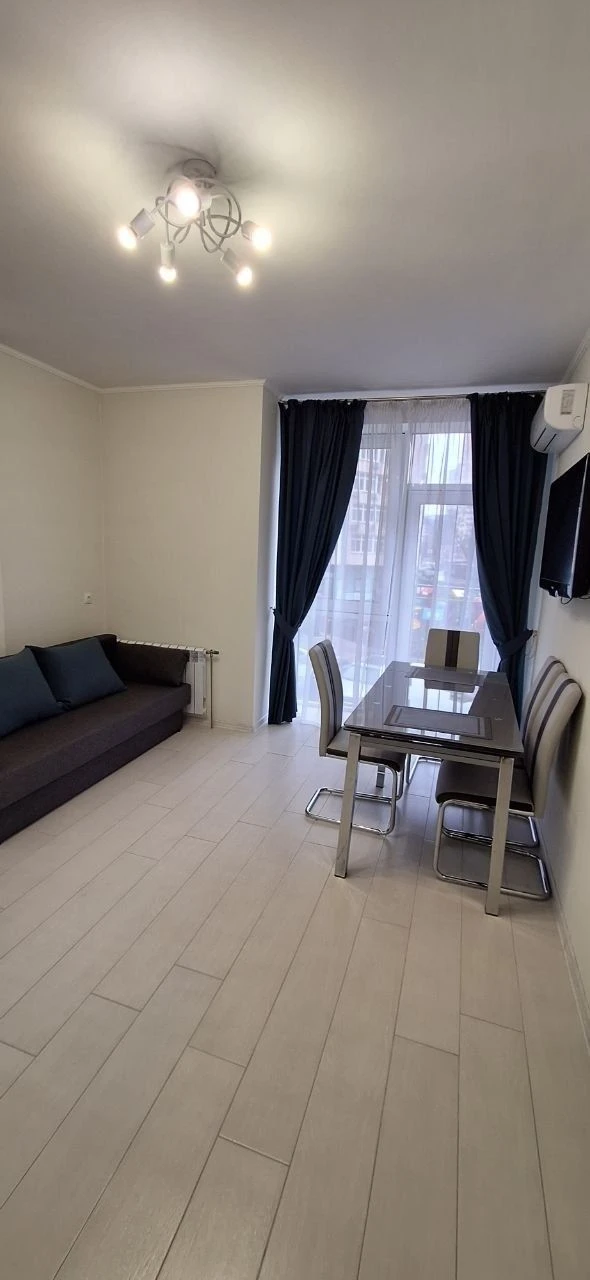 Urgent! 1-bedroom apartment for sale. 60 sq m, 2nd floor, Lipkivsky 37B