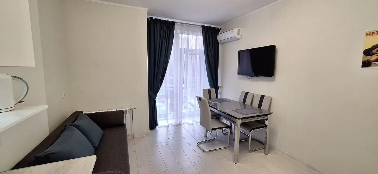 Urgent! 1-bedroom apartment for sale. 60 sq m, 2nd floor, Lipkivsky 37B
