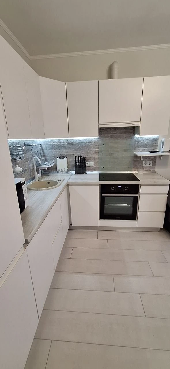 Urgent! 1-bedroom apartment for sale. 60 sq m, 2nd floor, Lipkivsky 37B