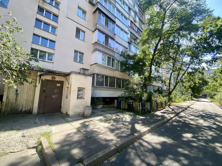 Продається 1 кімнатна квартира, Лівобережна, вулиця Куліша, 9