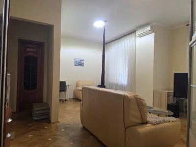 For Sale: 3-bedroom apartment on Lesya Ukrainy Street, 13