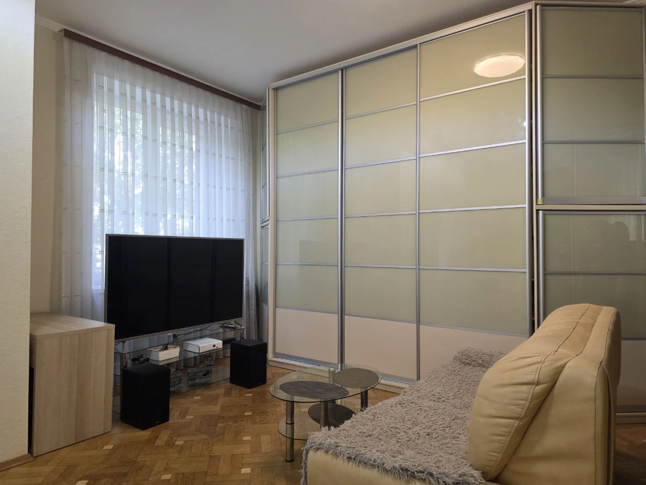 For Sale: 3-bedroom apartment on Lesya Ukrainy Street, 13