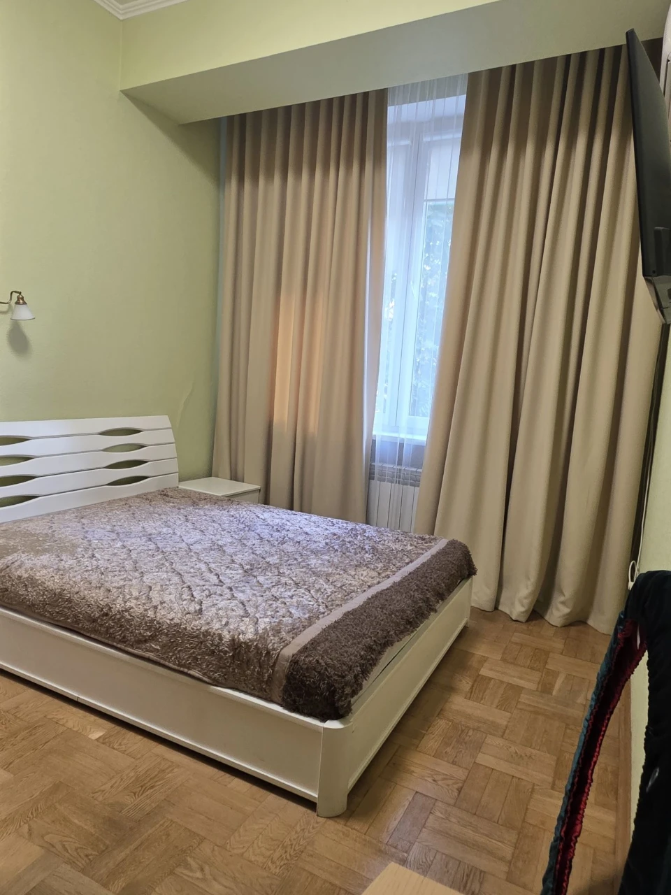 For Sale: 3-bedroom apartment on Lesya Ukrainy Street, 13