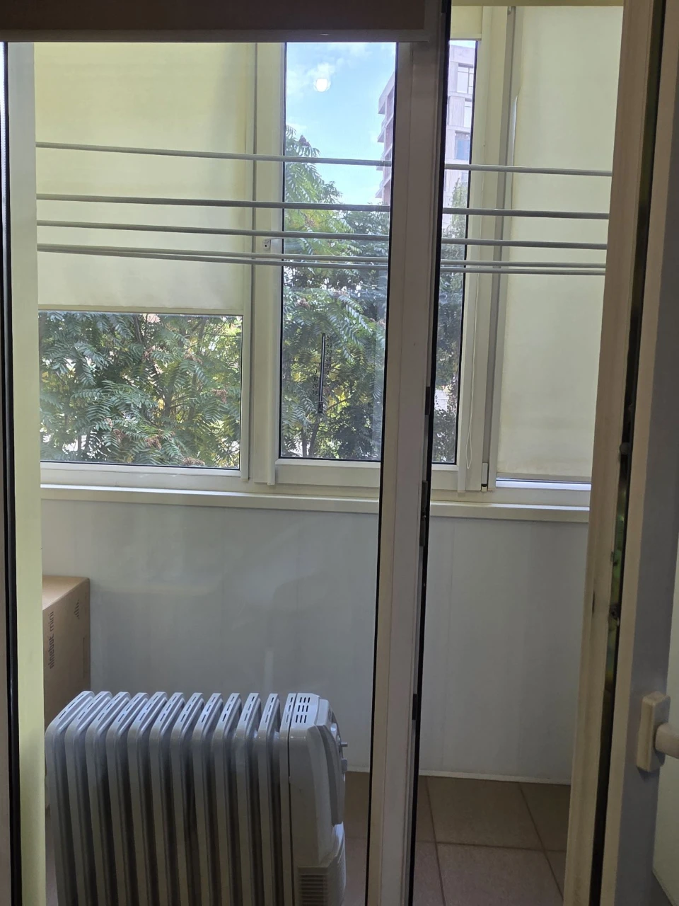 For Sale: 3-bedroom apartment on Lesya Ukrainy Street, 13
