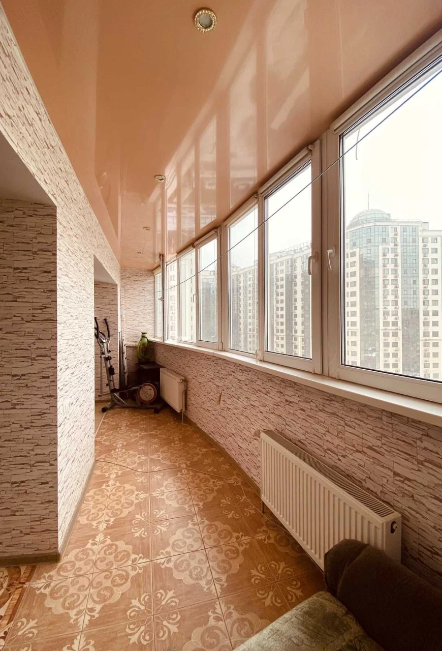 Продається велика 1-кімнатна квартира в ЖК «Острови» — 58 м²