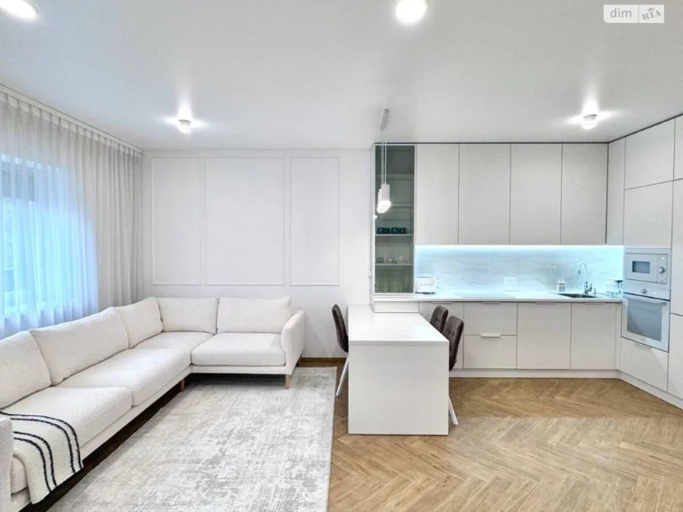 Seller's Listing: House for Sale, 5 minutes from the City Lake