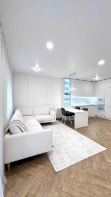 Seller's Listing: House for Sale, 5 minutes from the City Lake