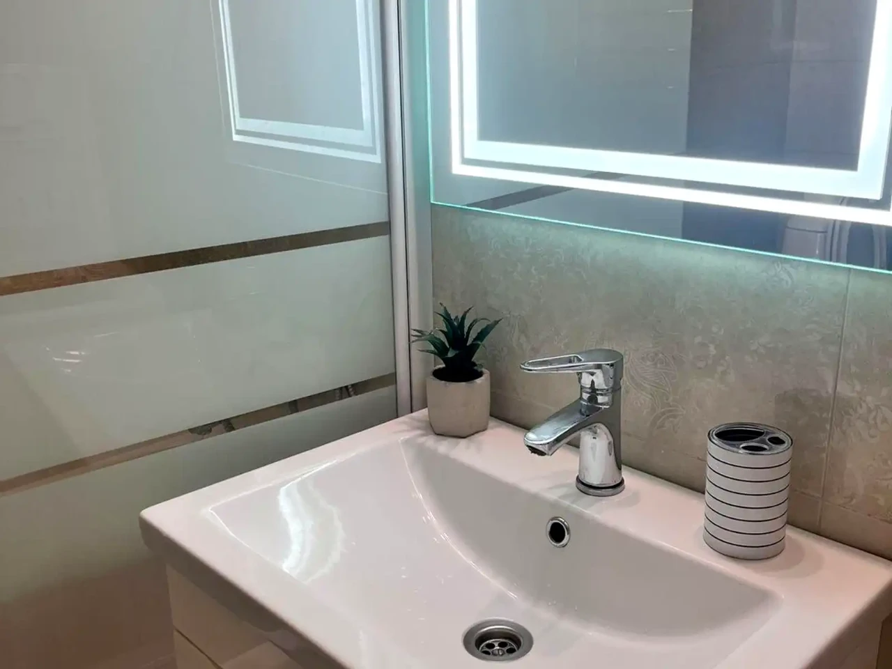 Rent 2-room apartment 43 m² on the 6th floor.
