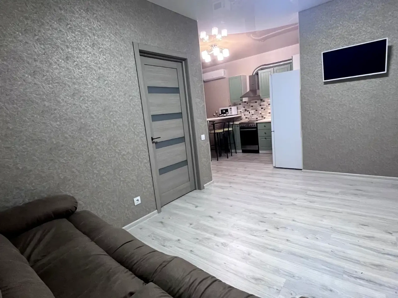 Rent 2-room apartment 43 m² on the 6th floor.